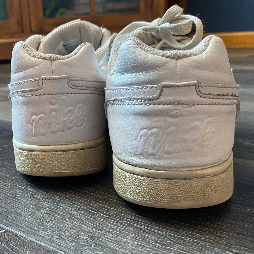 Nike Low Triple White Shoes size 9.5 - Picture 8 of 9